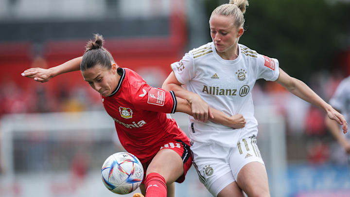 Lara Marti (links, hier im Zweikampf mit Bayerns Lea Schüller)