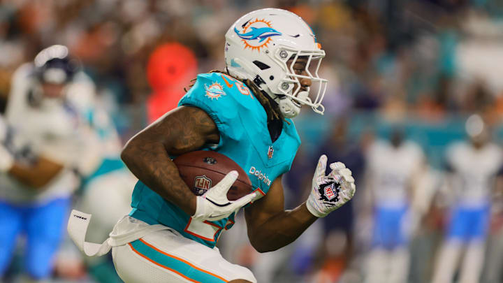 Sep 30, 2024; Miami Gardens, Florida, USA; Miami Dolphins running back Jaylen Wright (25) runs with the football against the Tennessee Titans during the second quarter at Hard Rock Stadium. Mandatory Credit: Sam Navarro-Imagn Images Sep 30, 2024; Miami Gardens, Florida, USA; Miami Dolphins running back Jaylen Wright (25) runs with the football against the Tennessee Titans during the second quarter at Hard Rock Stadium. Mandatory Credit: Sam Navarro-Imagn Images