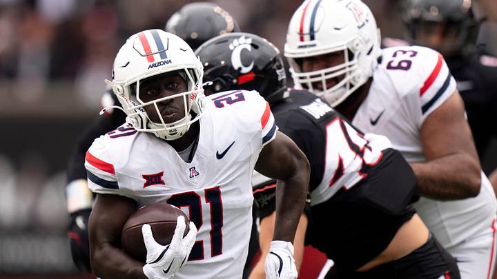 Arizona Wildcats running back Ismail Mahdi (21) runs for a touchdown in the first quarter of the NCAA football game between the Cincinnati Bearcats and Arizona Wildcats at Nippert Stadium in Cincinnati on Nov. 15, 2025. Arizona Wildcats running back Ismail Mahdi (21) runs for a touchdown in the first quarter of the NCAA football game between the Cincinnati Bearcats and Arizona Wildcats at Nippert Stadium in Cincinnati on Nov. 15, 2025.