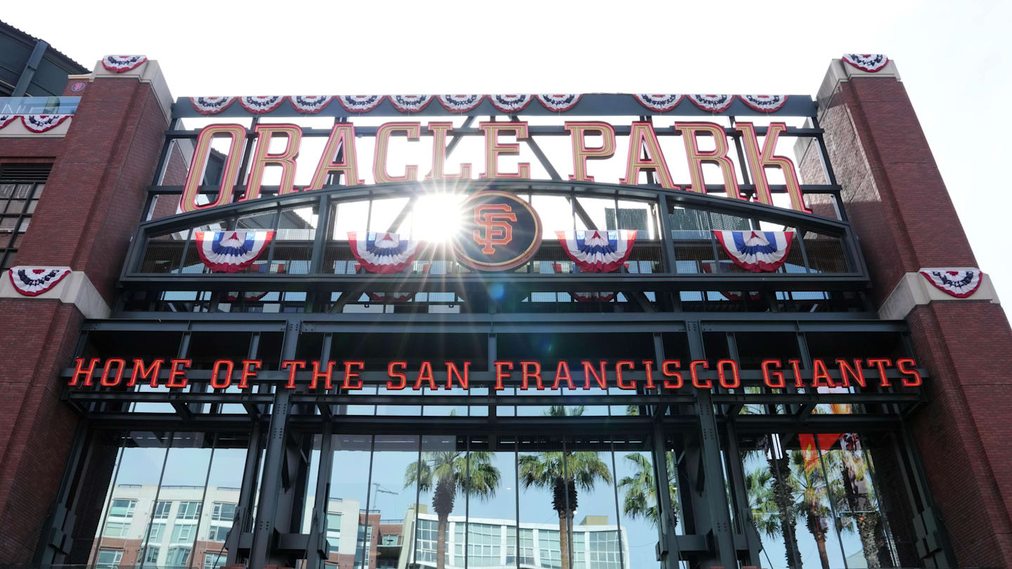 Giants teaming with bowling company Lucky Strike Entertainment