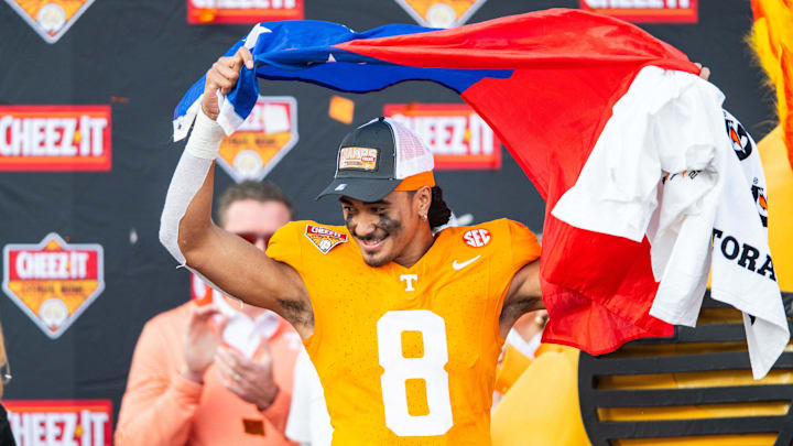  Tennessee Volunteers quarterback Nico Iamaleava (8)