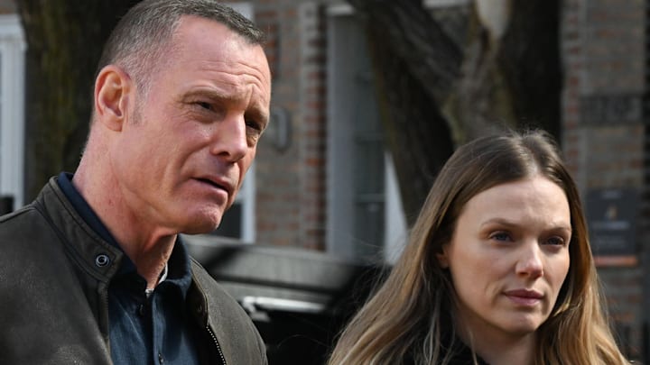 CHICAGO P.D. -- "Water Line" Episode 11011 -- Pictured: (l-r) Jason Beghe as Hank Voight, Tracy Spiridakos as Hailey Upton -- (Photo by: Lori Allen/NBC)