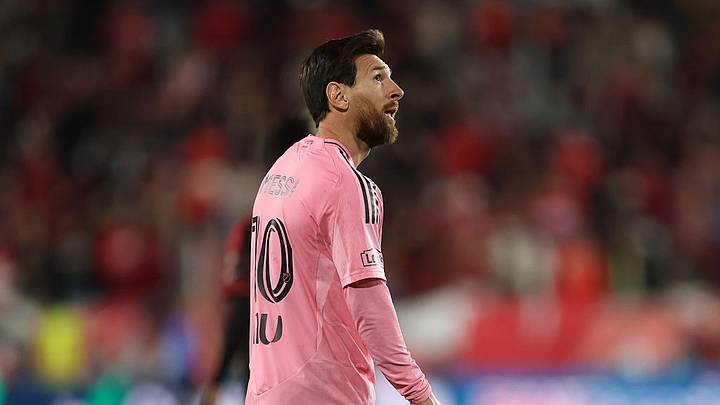 Messi partió desde la banca en la derrota de Inter Miami 2-0 de visita ante el New York Red Bulls en el estadio Sports Illustrated Messi partió desde la banca en la derrota de Inter Miami 2-0 de visita ante el New York Red Bulls en el estadio Sports Illustrated
