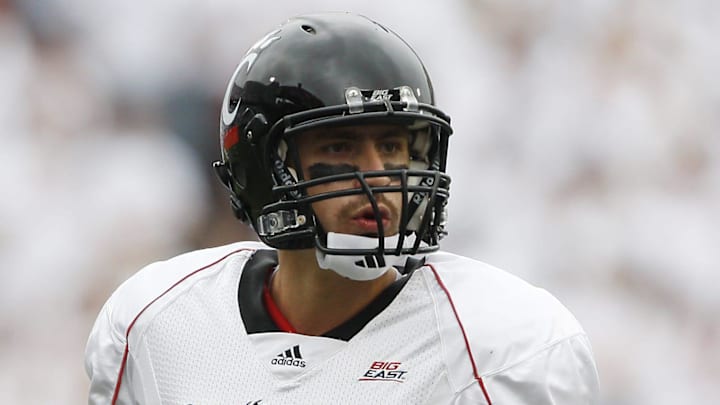 2009.09.26 UCFOOTBALL SPORTS : The University of Cincinnati quarterback Tony Pike line up against Fresno State in their football game at Nippert Stadium Saturday September 26, 2009. The Enquirer/Jeff Swinger
Ucfootball 18 2009 09 26 2009.09.26 UCFOOTBALL SPORTS : The University of Cincinnati quarterback Tony Pike line up against Fresno State in their football game at Nippert Stadium Saturday September 26, 2009. The Enquirer/Jeff Swinger
Ucfootball 18 2009 09 26