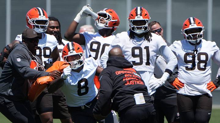 Cleveland Browns Jared Verse (8) runs a drill as teammates defensive end Julian Okwara, Khordae Sydnor, Alex Wright and Adin Huntington look on during team OTAs at CrossCountry Mortgage Campus of the Cleveland Browns in Berea, Ohio on June 2, 2026. Cleveland Browns Jared Verse (8) runs a drill as teammates defensive end Julian Okwara, Khordae Sydnor, Alex Wright and Adin Huntington look on during team OTAs at CrossCountry Mortgage Campus of the Cleveland Browns in Berea, Ohio on June 2, 2026.