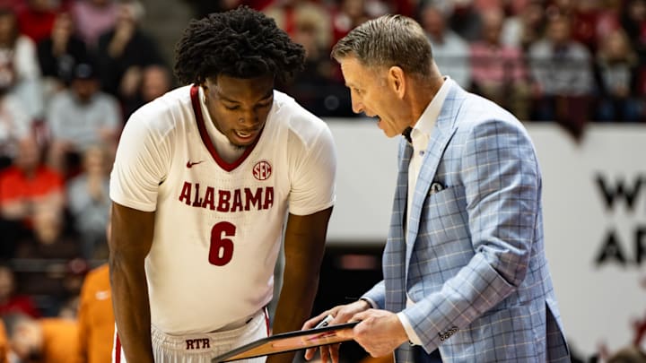 Alabama head coach Nate Oats coaches forward London Jemison during the second half of the game against Texas on Jan. 10, 2025.