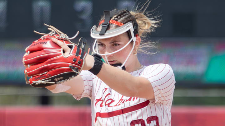 Alabama pitcher Jocelyn Briski prepares to pitch in the third game of the series against Texas on Apr. 4, 2026.