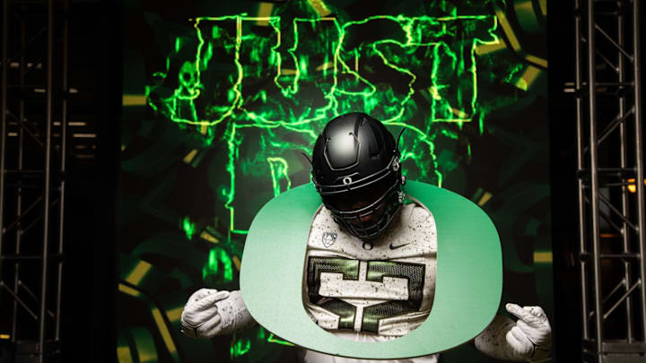Four-star defensive lineman Tomuhini Topui on his visit to Oregon. Four-star defensive lineman Tomuhini Topui on his visit to Oregon.
