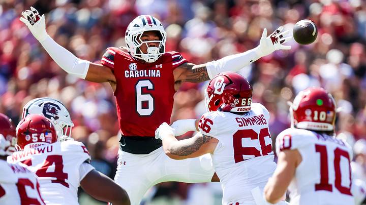 South Carolina Gamecocks defensive end Dylan Stewart (6) attempt to knock down a pass by Oklahoma Sooners quarterback John Mateer (10) in the first quarter at Williams-Brice Stadium. Mandatory Credit: Jeff Blake-Imagn Images South Carolina Gamecocks defensive end Dylan Stewart (6) attempt to knock down a pass by Oklahoma Sooners quarterback John Mateer (10) in the first quarter at Williams-Brice Stadium. Mandatory Credit: Jeff Blake-Imagn Images