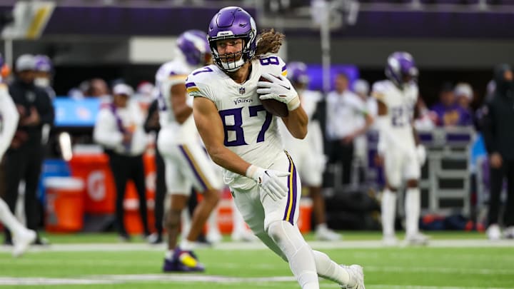 Dec 24, 2023; Minneapolis, Minnesota, USA; Minnesota Vikings tight end T.J. Hockenson (87) warms up before the game against the Detroit Lions at U.S. Bank Stadium. Dec 24, 2023; Minneapolis, Minnesota, USA; Minnesota Vikings tight end T.J. Hockenson (87) warms up before the game against the Detroit Lions at U.S. Bank Stadium.