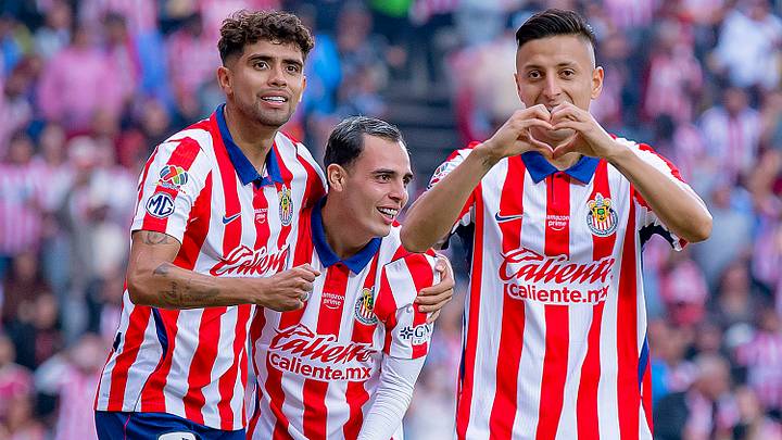 Ricardo Marín, Hugo Camberos y Roberto Alvarado celebran el tanto del Rebaño Sagrado Ricardo Marín, Hugo Camberos y Roberto Alvarado celebran el tanto del Rebaño Sagrado