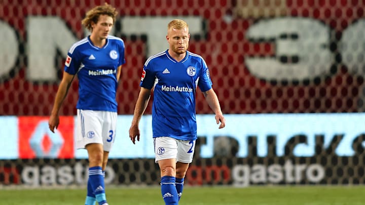 Florent Mollet mit Alex Kral im Hintergrund Florent Mollet mit Alex Kral im Hintergrund