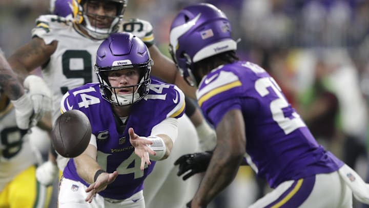 Dec 29, 2024; Minneapolis, Minnesota, USA; Minnesota Vikings quarterback Sam Darnold (14) pitches the ball to Minnesota Vikings running back Cam Akers (27) during their football game at U.S. Bank Stadium. Mandatory Credit: Dan Powers/USA TODAY NETWORK-Wisconsin via Imagn Images Dec 29, 2024; Minneapolis, Minnesota, USA; Minnesota Vikings quarterback Sam Darnold (14) pitches the ball to Minnesota Vikings running back Cam Akers (27) during their football game at U.S. Bank Stadium. Mandatory Credit: Dan Powers/USA TODAY NETWORK-Wisconsin via Imagn Images