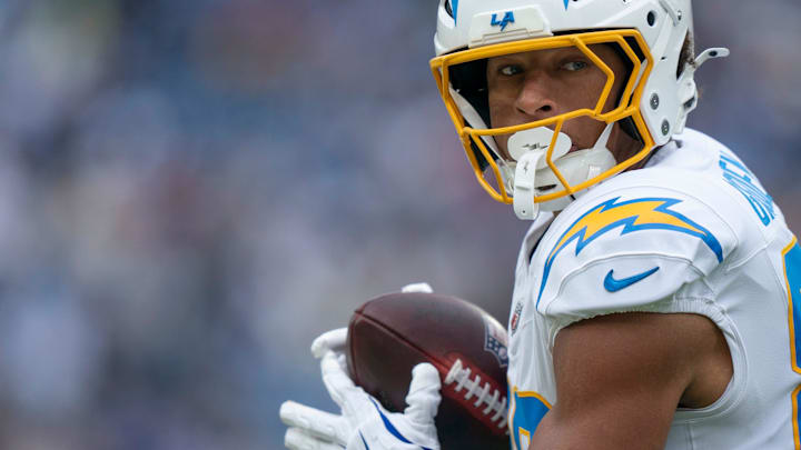 Los Angeles tight end Oronde Gadsden II (86) hauls in a pass against Tennessee during their game at Nissan Stadium in Nashville, Tenn., Sunday, Nov. 2, 2025.