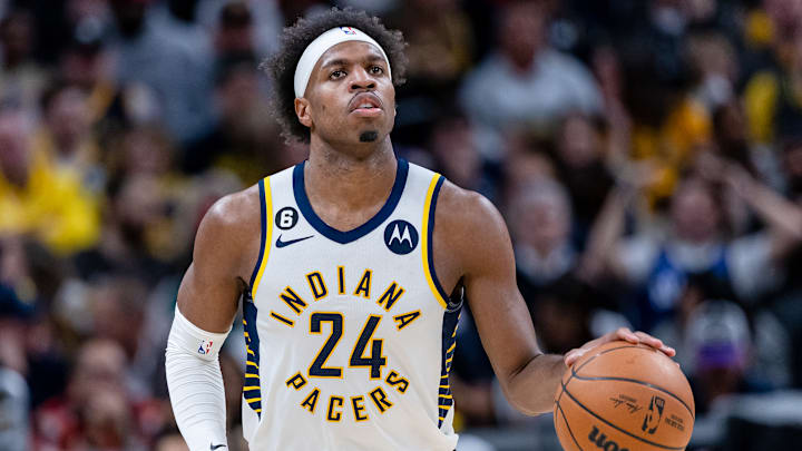 Buddy Hield encestó 42.5% de los triples intentados el año pasado