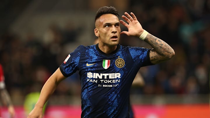 Lautaro Martínez anotó dos goles en el triunfo del Inter sobre el Milan 