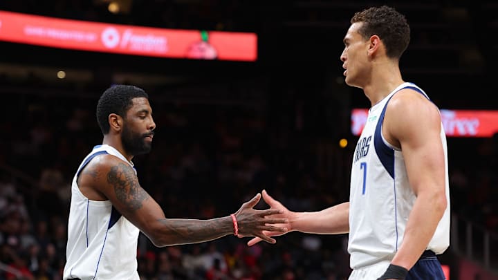 Dallas Mavericks, Kyrie Irving, Dwight Powell