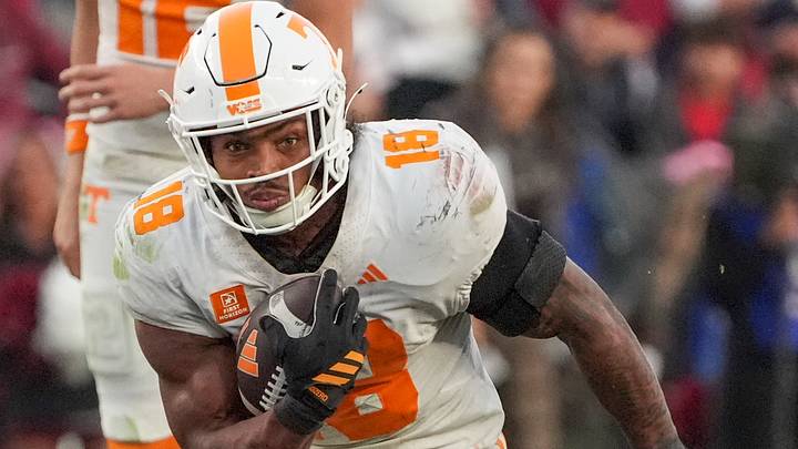 Oct 24, 2026; Columbia, South Carolina, USA; Tennessee Volunteers running back DeSean Bishop (18) runs around end against the South Carolina Gamecocks during the second half at Williams-Brice Stadium. Mandatory Credit: Jim Dedmon-Imagn Images Oct 24, 2026; Columbia, South Carolina, USA; Tennessee Volunteers running back DeSean Bishop (18) runs around end against the South Carolina Gamecocks during the second half at Williams-Brice Stadium. Mandatory Credit: Jim Dedmon-Imagn Images