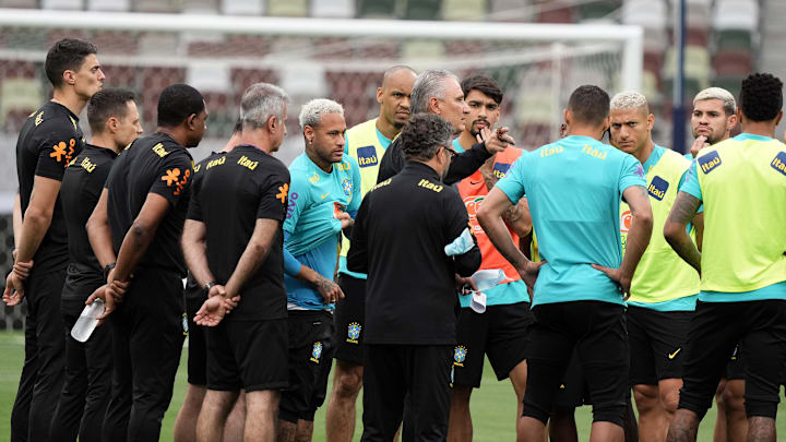 Tite e treinadores de outras seleções poderão convocar 26 jogadores para a Copa do Mundo. IFAB também aprova outras mudanças para o torneio. 