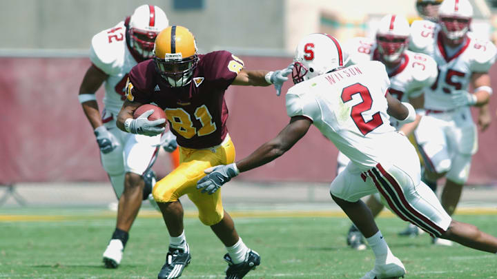 Shaun McDonald gets around the tackle