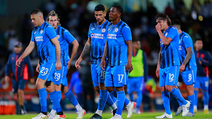 Jugadores de Cruz Azul después del partido ante Pumas UNAM.