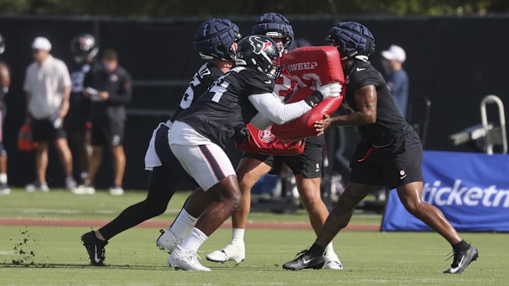 Jul 24, 2025; Houston, TX, USA; Houston Texans tight end Dalton Schultz (86) and tackle Cam Robinson (74) and tight end Brevin Jordan (9) during training camp at Houston Methodist Training Center. Mandatory Credit: Troy Taormina-Imagn Images Jul 24, 2025; Houston, TX, USA; Houston Texans tight end Dalton Schultz (86) and tackle Cam Robinson (74) and tight end Brevin Jordan (9) during training camp at Houston Methodist Training Center. Mandatory Credit: Troy Taormina-Imagn Images