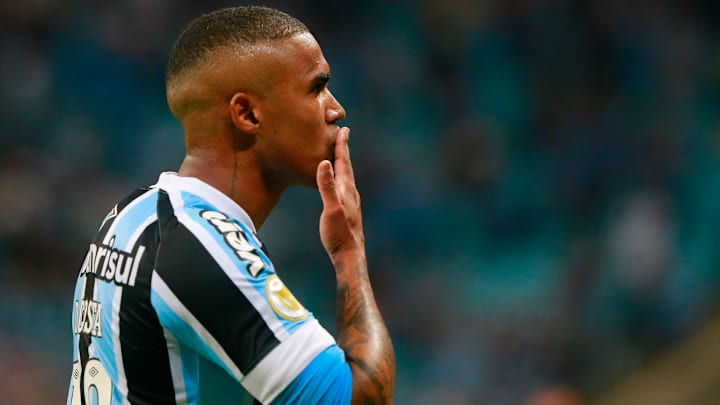 Possível volta de Douglas Costa à Europa, Coutinho próximo do adeus e mais: as últimas notícias e rumores do mercado