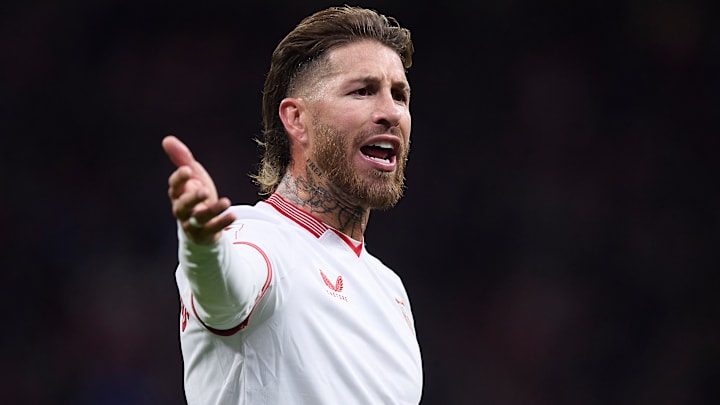Une polémique éclate en Espagne autour d'un geste de Sergio Ramos envers l'Atletico Madrid. Une polémique éclate en Espagne autour d'un geste de Sergio Ramos envers l'Atletico Madrid.