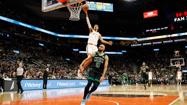 Victor Wembanyama, Derrick White