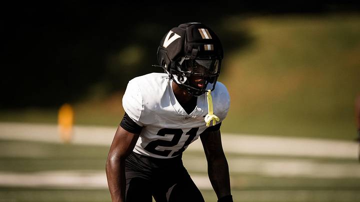 Vanderbilt safety Davin Chandler (21). Vanderbilt safety Davin Chandler (21).