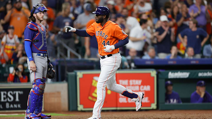 Yordan Álvarez está siendo el mejor bateador de los Astros en el inicio de campaña