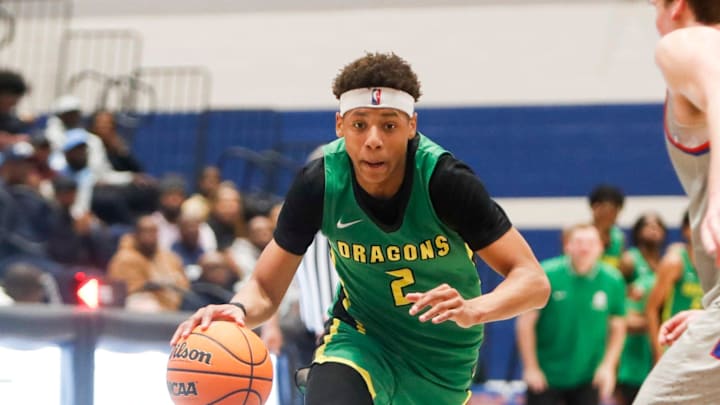 AZ Compass    Jeremiah Fears (2) drives to the basket during the game between Bartlett High School