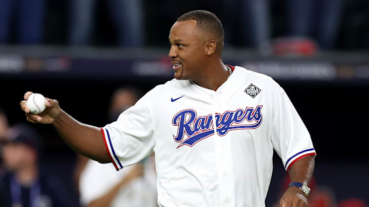 Adrián Beltré hizo el primer pitcheo del Juego 2 de la Serie Mundial 