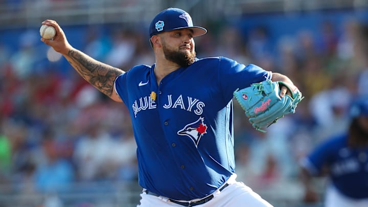 Toronto Blue Jays starting pitcher Alek Manoah (6) throws a pitch