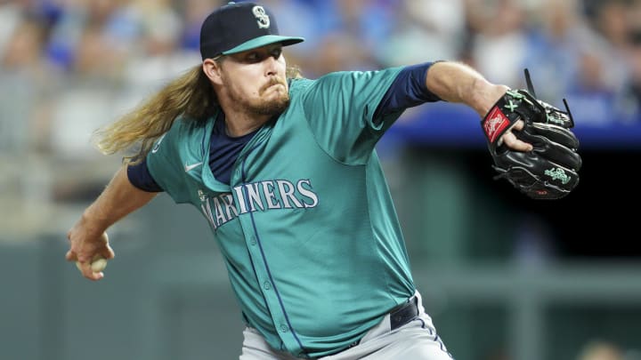 Jun 7, 2024; Kansas City, Missouri, USA; Seattle Mariners relief pitcher Ryne Stanek (45) pitches during the ninth inning against the Kansas City Royals at Kauffman Stadium