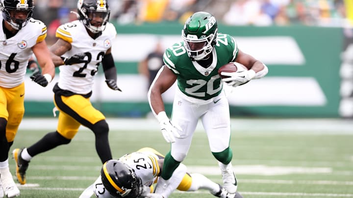 Sep 7, 2025; East Rutherford, New Jersey, USA; New York Jets running back Breece Hall (20) is tackled by Pittsburgh Steelers safety DeShon Elliott (25) during the first quarter at MetLife Stadium. Mandatory Credit: Wendell Cruz-Imagn Images Sep 7, 2025; East Rutherford, New Jersey, USA; New York Jets running back Breece Hall (20) is tackled by Pittsburgh Steelers safety DeShon Elliott (25) during the first quarter at MetLife Stadium. Mandatory Credit: Wendell Cruz-Imagn Images