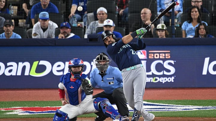 Oct 20, 2025; Toronto, Ontario, CAN; Seattle Mariners third baseman Eugenio Suarez (28) hits a single against the Toronto Blue Jays in the second inning during game seven of the ALCS round for the 2025 MLB playoffs at Rogers Centre. Mandatory Credit: Dan Hamilton-Imagn Images Oct 20, 2025; Toronto, Ontario, CAN; Seattle Mariners third baseman Eugenio Suarez (28) hits a single against the Toronto Blue Jays in the second inning during game seven of the ALCS round for the 2025 MLB playoffs at Rogers Centre. Mandatory Credit: Dan Hamilton-Imagn Images