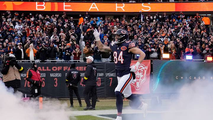 Jan 4, 2026; Chicago, Illinois, USA; Chicago Bears tight end Colston Loveland (84) runs onto the field before the game between the Chicago Bears and the Detroit Lions at Soldier Field. Mandatory Credit: David Banks-Imagn Images Jan 4, 2026; Chicago, Illinois, USA; Chicago Bears tight end Colston Loveland (84) runs onto the field before the game between the Chicago Bears and the Detroit Lions at Soldier Field. Mandatory Credit: David Banks-Imagn Images
