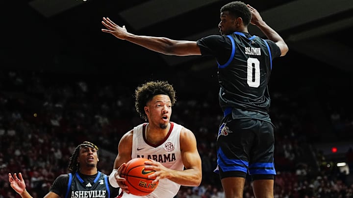 Nov 4, 2024; Tuscaloosa, Alabama, USA; Alabama guard Mark Sears (1) looks to pass as he is defended by UNC Asheville guard Josh Banks (3) and UNC Asheville forward Toyaz Solomon (0) at Coleman Coliseum.