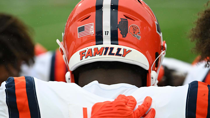 Oct 14, 2023; College Park, Maryland, USA;  Illinois Fighting Illini linebacker Gabe Jacas (17) huddles along the sidelines with teammates before the game against the Maryland Terrapins.