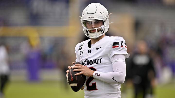 Nov 29, 2025; Fort Worth, Texas, USA; Cincinnati Bearcats quarterback Brendan Sorsby (2) warms up before the game against the TCU Horned Frogs at Amon G. Carter Stadium. Mandatory Credit: Jerome Miron-Imagn Images Nov 29, 2025; Fort Worth, Texas, USA; Cincinnati Bearcats quarterback Brendan Sorsby (2) warms up before the game against the TCU Horned Frogs at Amon G. Carter Stadium. Mandatory Credit: Jerome Miron-Imagn Images