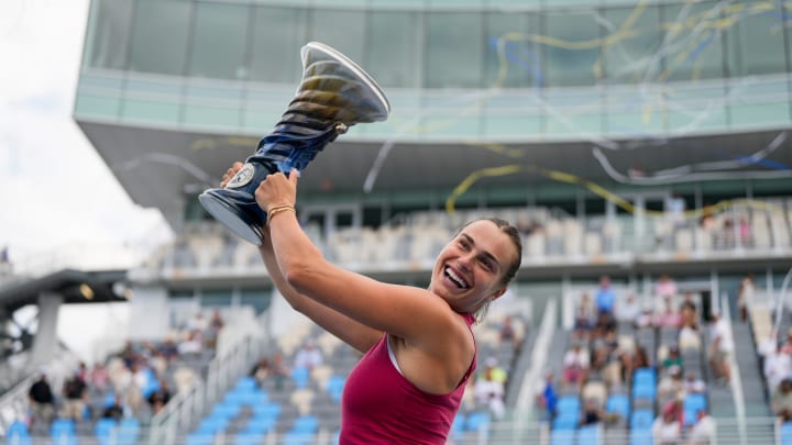 Aryna Sabalenka raises the Rookwood Cup.