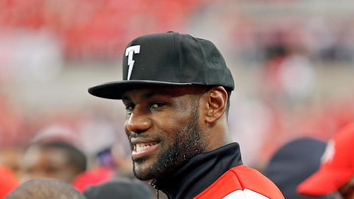 LeBron James takes in the warmups of the Virginia Tech Hokies and Ohio State Buckeyes game in Ohio Stadium on September 6, 2014.
Osu14vt Kwr 44 LeBron James takes in the warmups of the Virginia Tech Hokies and Ohio State Buckeyes game in Ohio Stadium on September 6, 2014.
Osu14vt Kwr 44