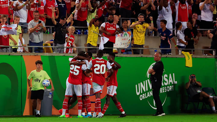 Mais de 63 mil torcedores estiveram presentes no estádio para acompanhar o título dos Gunners