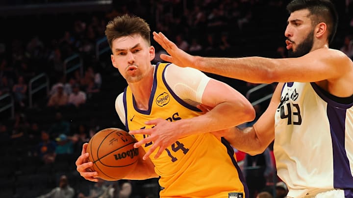 The former Gators center is heading to Memphis 