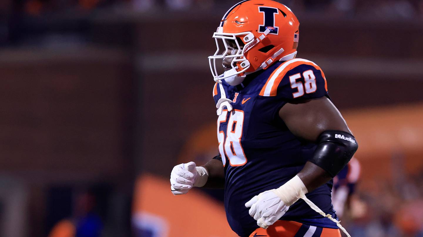 Illinois has offensive line injury scare in 1st quarter vs Western Illinois