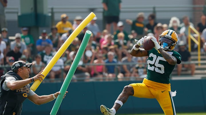 Green Bay Packers cornerback Keisean Nixon catches a pass during a distraction drill at training camp on Wednesday. Green Bay Packers cornerback Keisean Nixon catches a pass during a distraction drill at training camp on Wednesday.