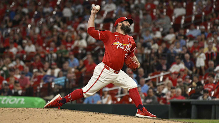 Jun 28, 2024; St. Louis, Missouri, USA; St. Louis Cardinals pitcher Andrew Kittredge (27) throws against the Cincinnati Reds during the eighth inning at Busch Stadium. Mandatory Credit: Jeff Le-Imagn Images