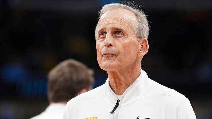 Tennessee coach Rick Barnes looks to the scoreboard during the NCAA Tournament Elite 8 game against Michigan at the United Center in Chicago on March 29, 2026.