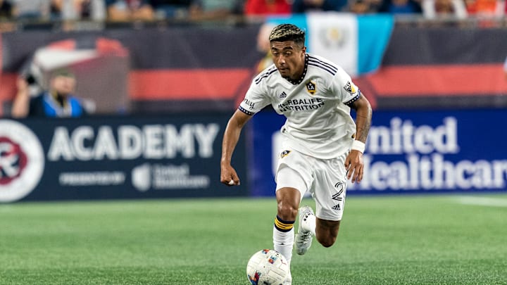 Julián Araujo, who launched his professional career with LA Galaxy, now faces a major opportunity with FC Barcelona.